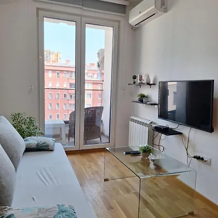 Апартаменты Modern 8th-floor Balcony & Views Скопье